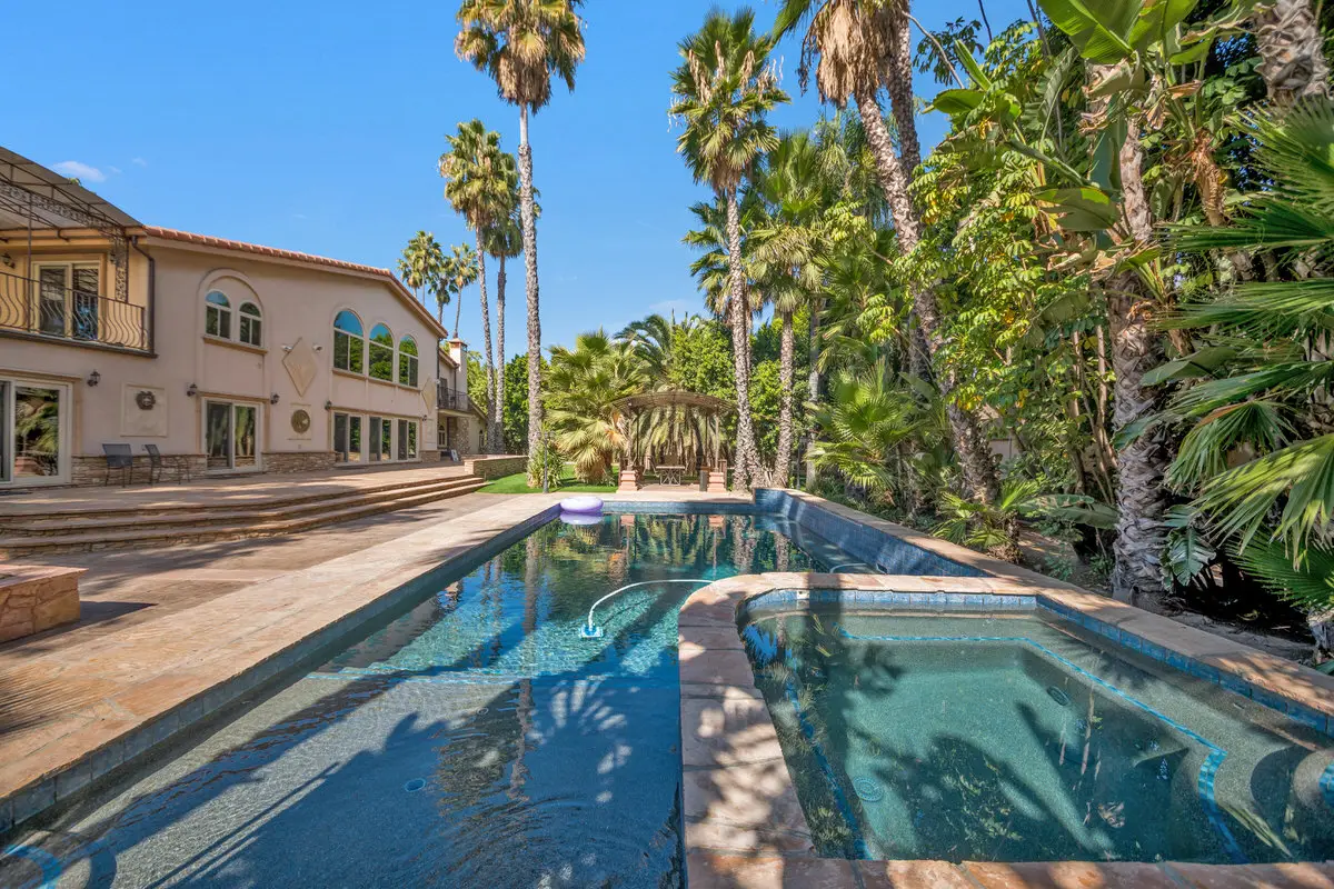 Resort-Style Pool