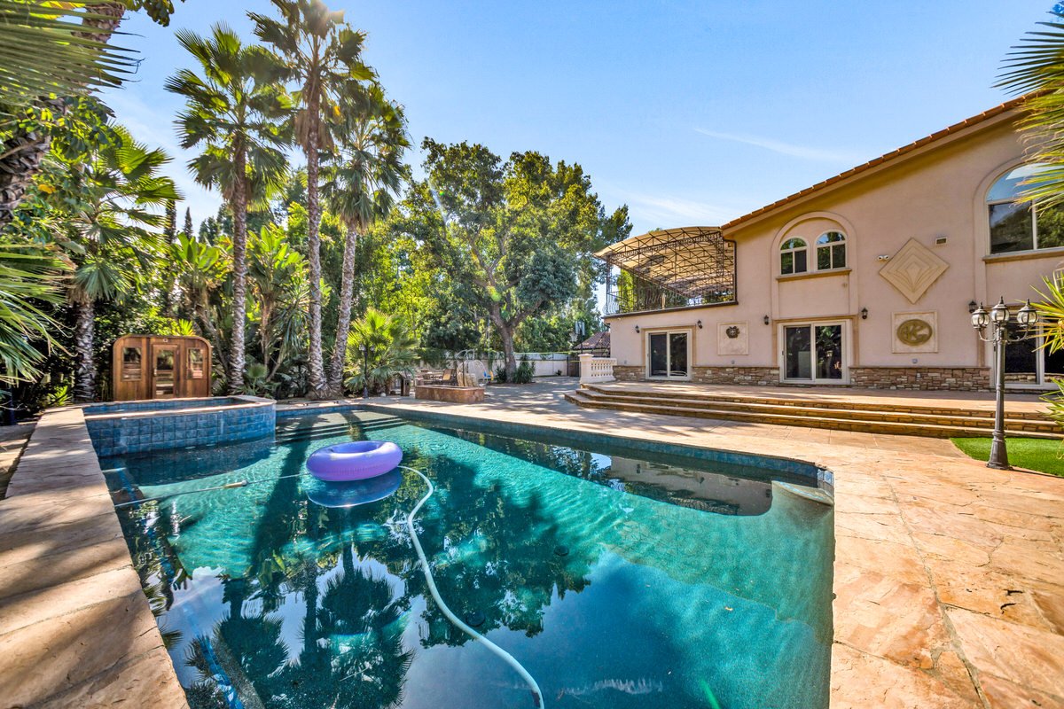 Pool and outdoor area